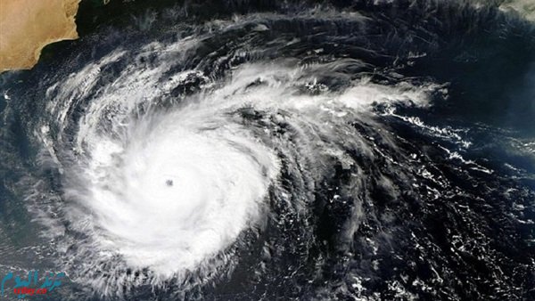 الإعصار البحري هو رياح عنيفة على صورة دوامة تتحرك في مسار ضيق فوق اليابسة.