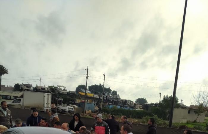 اليوم السابع| اصطدام سيارة بحواجز طريق مصر إسكندرية الزراعى بطوخ بسبب سوء الأحوال الجوية