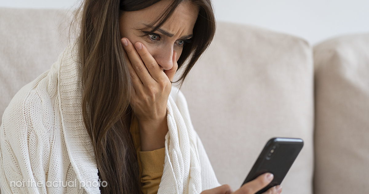 يخفي الرجل عائلة ثانية سرية لسنوات ، وتخرج الحقيقة بعد أن تقترض زوجته هاتفه