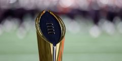 Big Ten Commish Stumps لنموذج CFP الثقيل AQ