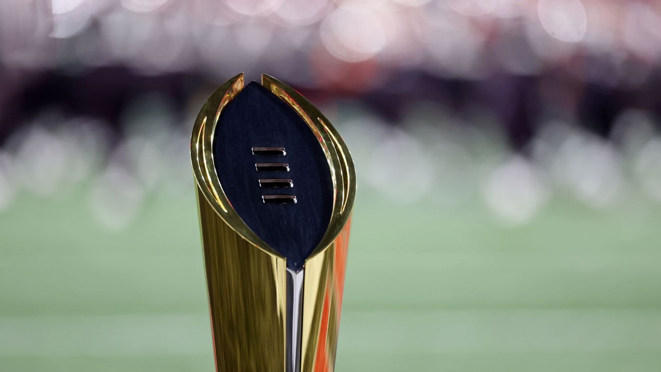 Big Ten Commish Stumps لنموذج CFP الثقيل AQ