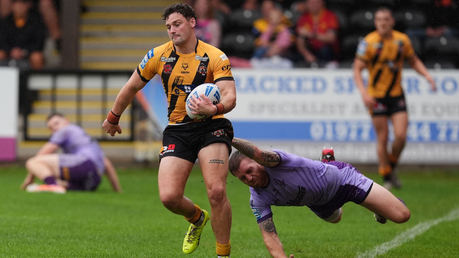 Castleford Snap Losse Run to Dent Warrington's Playshes's Playshes
