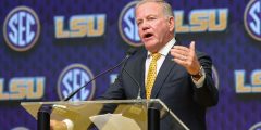 LSU's Kelly: Focus على كليمسون ، وليس نهاية العام