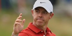 McIlroy ينحدر من الحشد "المذهل" ويحافظ على "نصف فرصة" للمجد الكبير