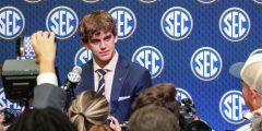 "أنا مثل ، وأنا أعلم أنه أنت": Arch Manning ، Lane Kiffin Headline Top Sec Day Quotes