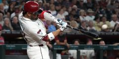 المصادر: Mariners اللمسات الأخيرة على صفقة 3B Suarez