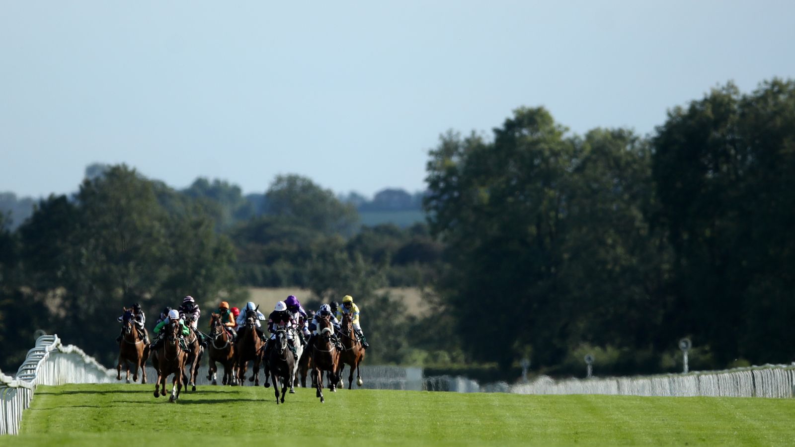اليوم على Sky Sports Racing: Ripon و FFOS LAS HOST ACTION