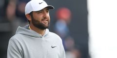 بطاقات Scheffler 8 Birdies ، يحتفظ بفارق واحد مفتوح