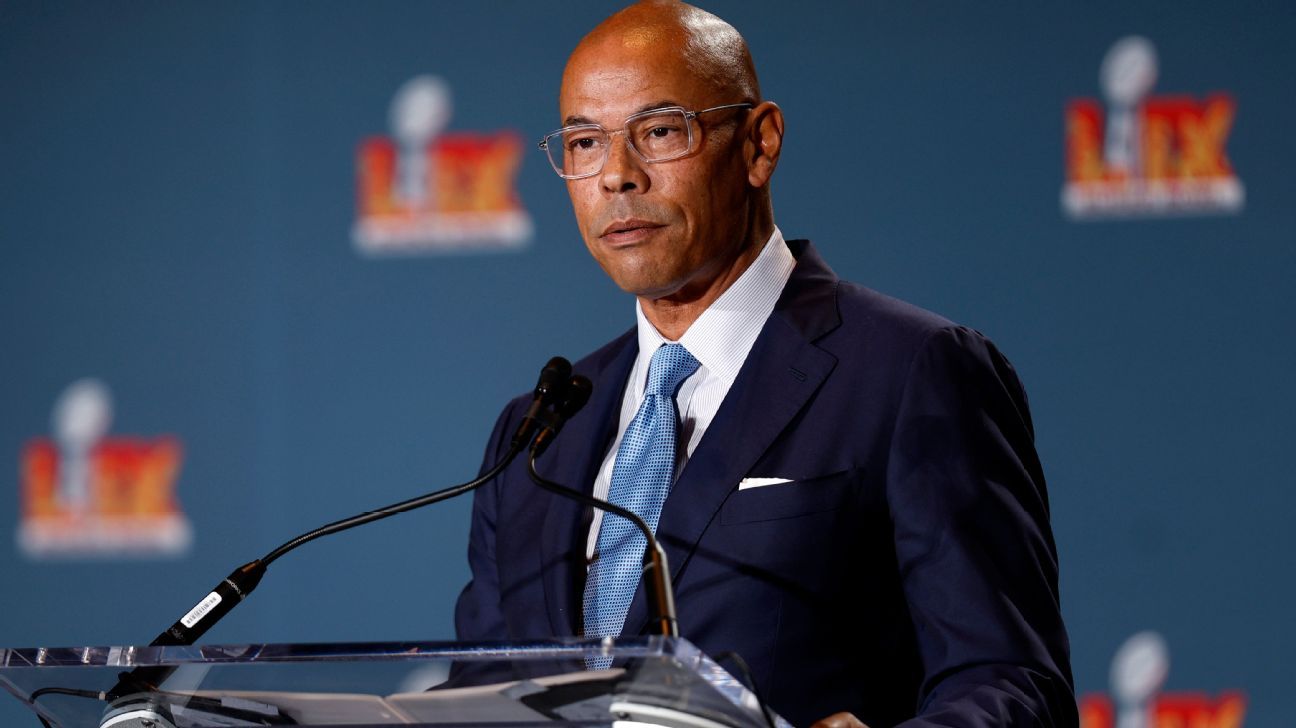 يستقيل رئيس NFLPA السابق في شركة الأسهم كارلايل