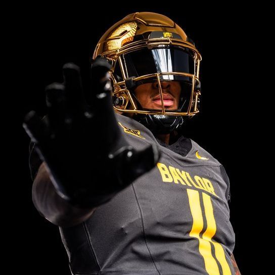 Baylor's Anthracite و Chrome Combo Headline أفضل زي كرة قدم جامعي من الأسبوع 1