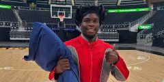 Hawks 'State Farm Arena ، Streamer Davis Dodds يستضيف البث المباشر على مدار 24 ساعة لإصدار جدول الدوري الاميركي للمحترفين