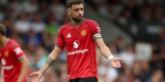 Neville: عرض عرض Man UTD ، فهي بحاجة إلى توقيع خط الوسط