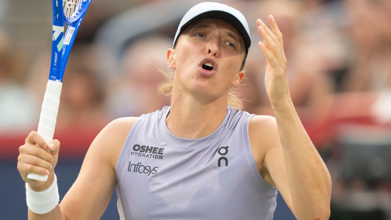 Tauson يزعج Wimbledon بطل Swiatek بينما يضيء أوساكا في مونتريال