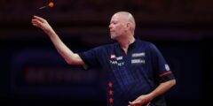Van Barneveld من خلال سميث خرج من Flanders Darts Trophy