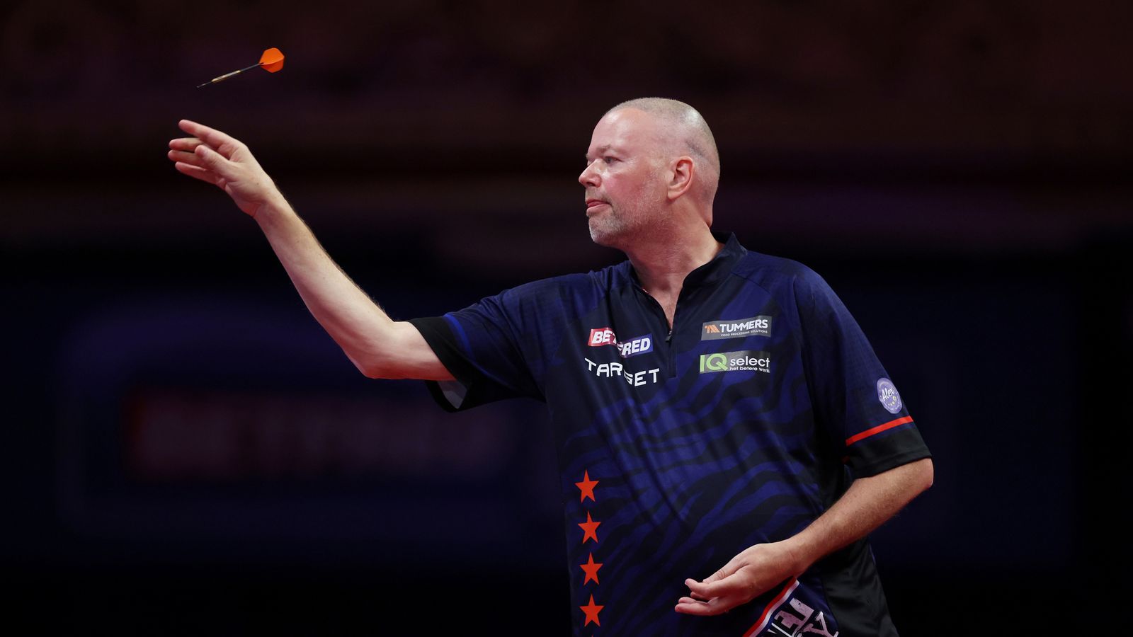 Van Barneveld من خلال سميث خرج من Flanders Darts Trophy
