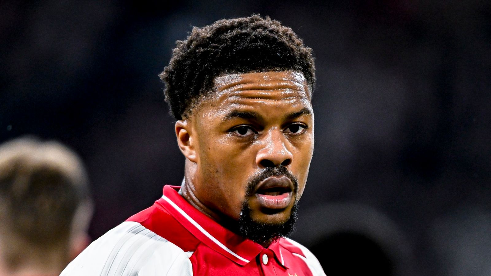 u turns والقروض والطبيات الملغاة - داخل توقيع akpom الدرامي من Ipswich