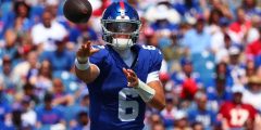 العمالقة الصاعد QB Dart "فعال وفعال" في لاول مرة