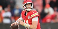 الفايكنج توقيع QB Wentz ، Trade Howell إلى النسور