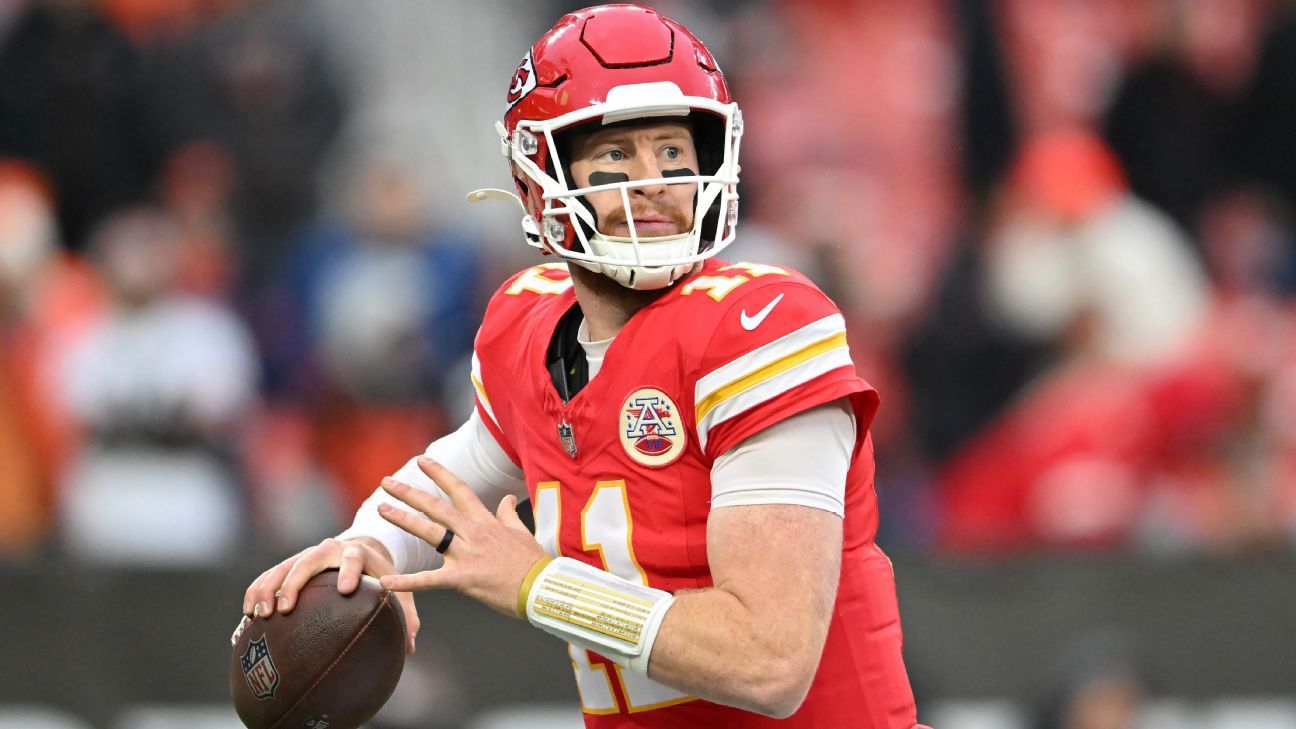 الفايكنج توقيع QB Wentz ، Trade Howell إلى النسور