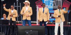 كرة القدم Pro Hof يرحب Sharpe ، ثلاثة آخرين