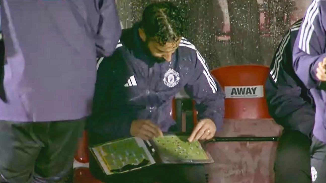 ميمي الفوري! Man United Boss Boss Amorim's Tactics Board vs. Grimsby Goes Viral