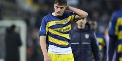 نقل الشائعات ، الأخبار: Milan Clubs Battle Liverpool لنجم Parma Leoni