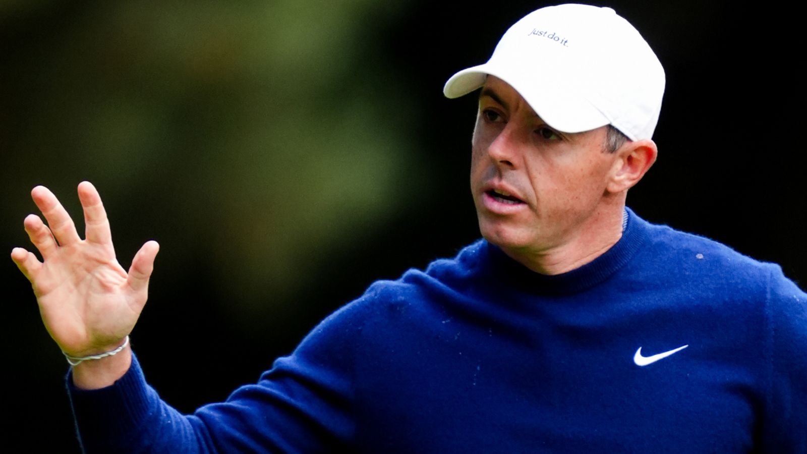 Åberg يشارك Wentworth Lead بينما يقوم McIlroy بإنهاء متهور
