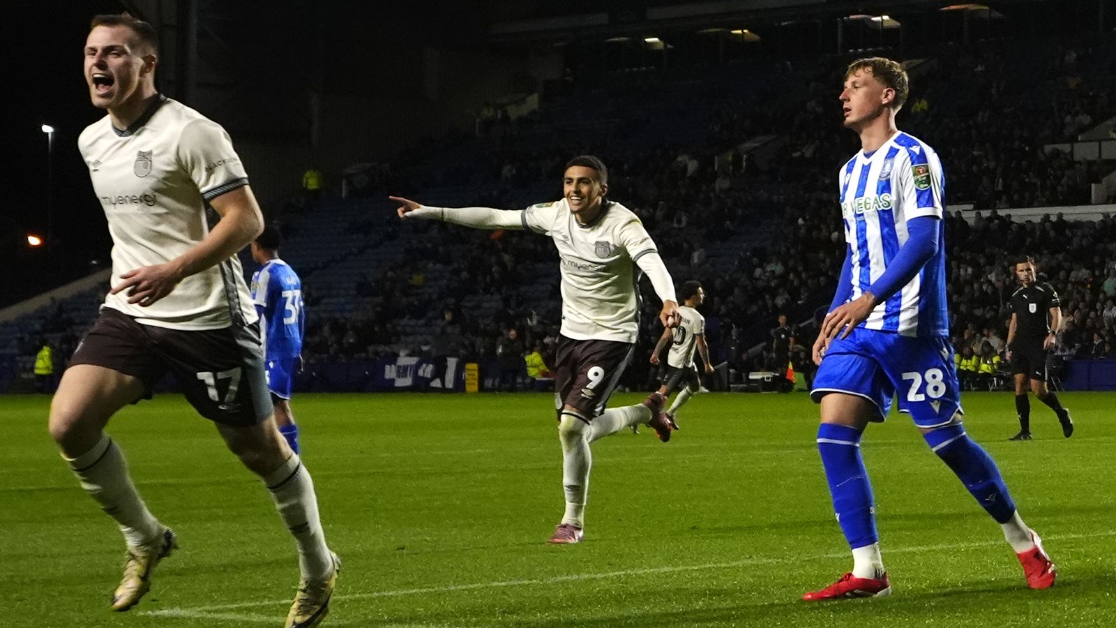 Grimsby يواصل تهمة الكأس وتفاقم مشكلات Wed Sheff