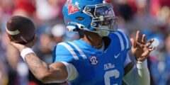 Kiffin 'Little ، Short' QB يقود المتمردين في LSU