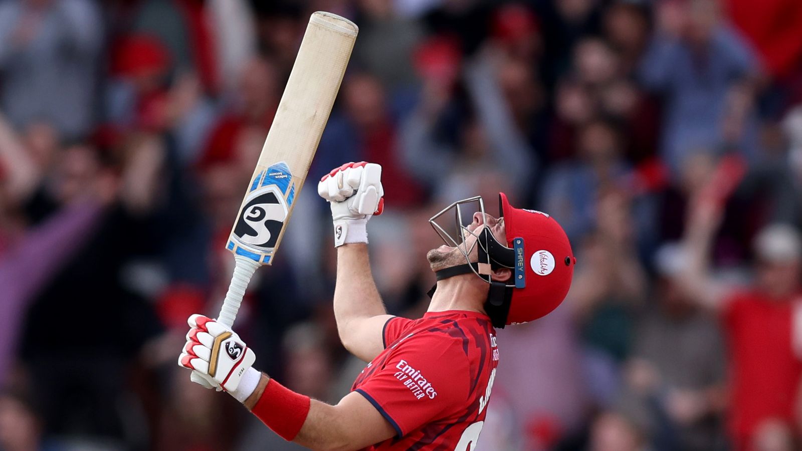 Livingstone Powers Lancashire في يوم النهائيات حيث يلهم ديكسون فوز سومرست