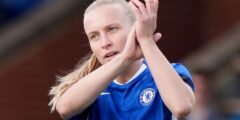 WSL: تشيلسي يضغط من خلال To Go Top ، Brighton Demolish West Ham