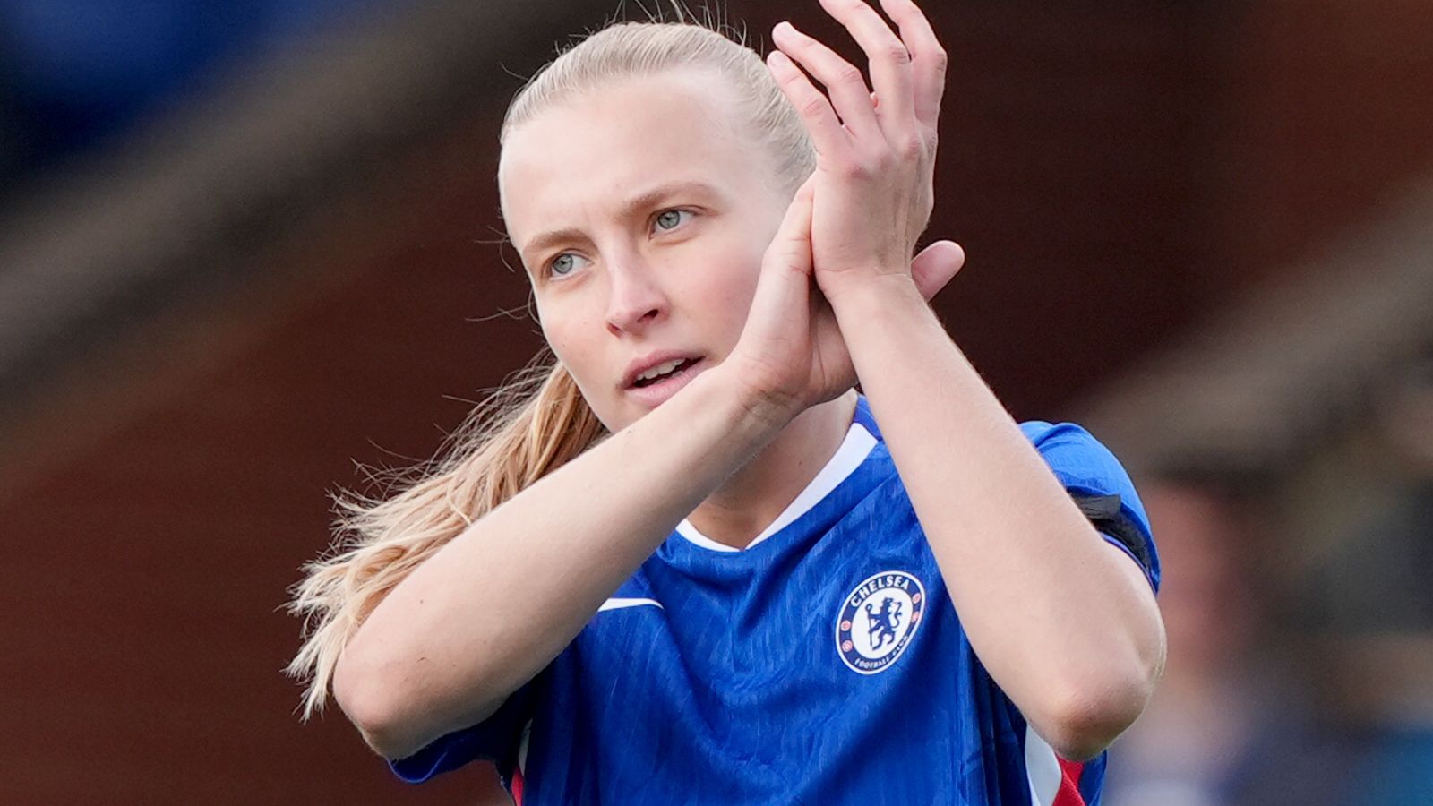 WSL: تشيلسي يضغط من خلال To Go Top ، Brighton Demolish West Ham