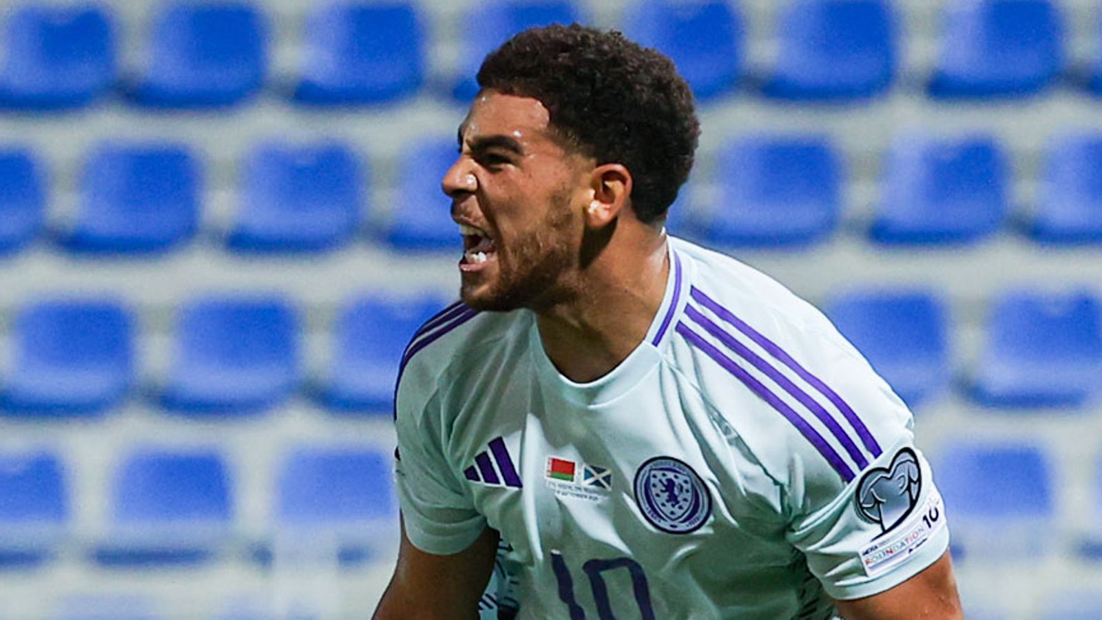 آدمز يكسب اسكتلندا فوز مؤهل كأس العالم ضد بيلاروسيا