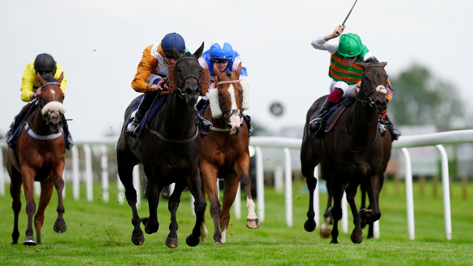 اليوم في Sky Sports Racing: Stipulation يبحث عن ثلاثية في الاستحمام