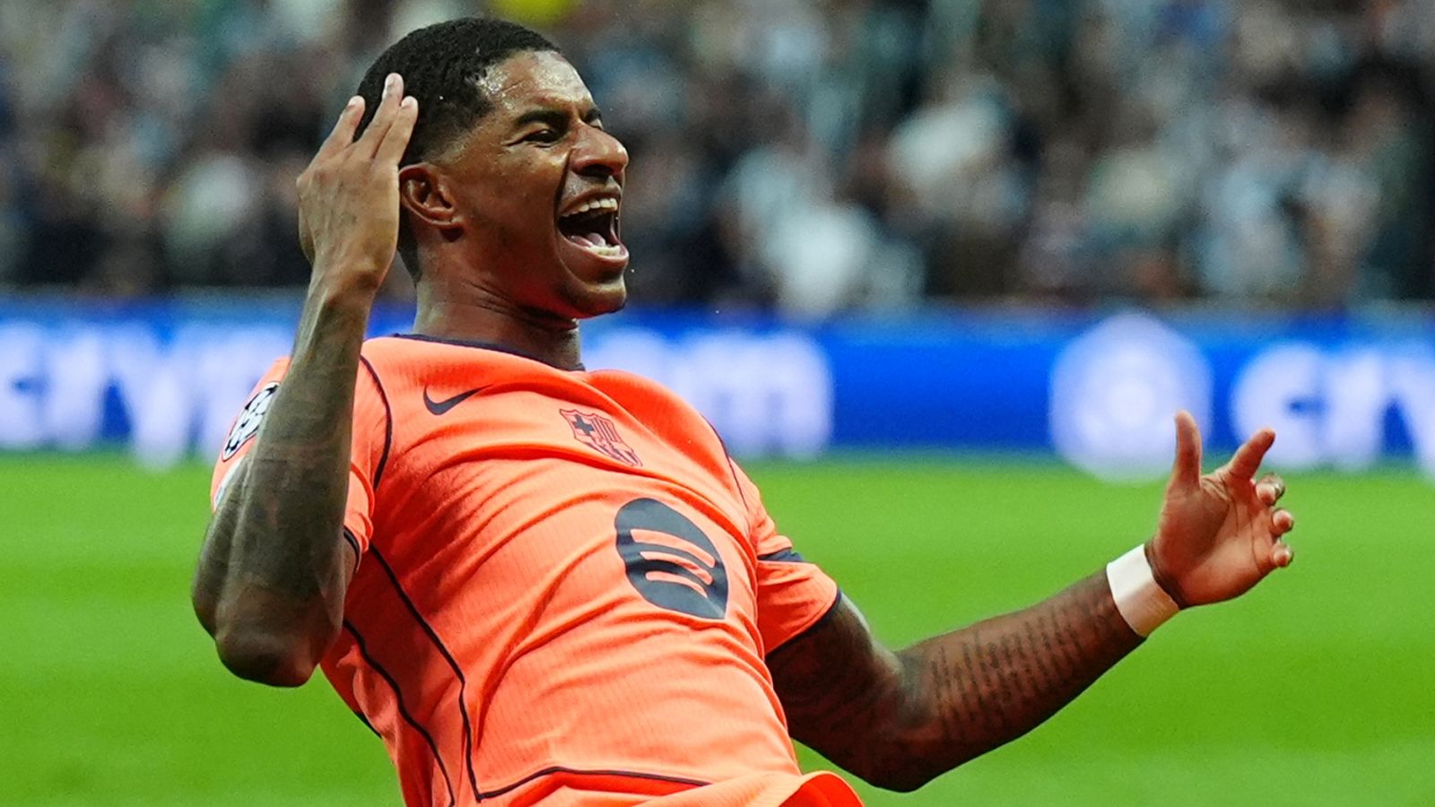 راشفورد: اللعب مع برشلونة يجعلني أفضل