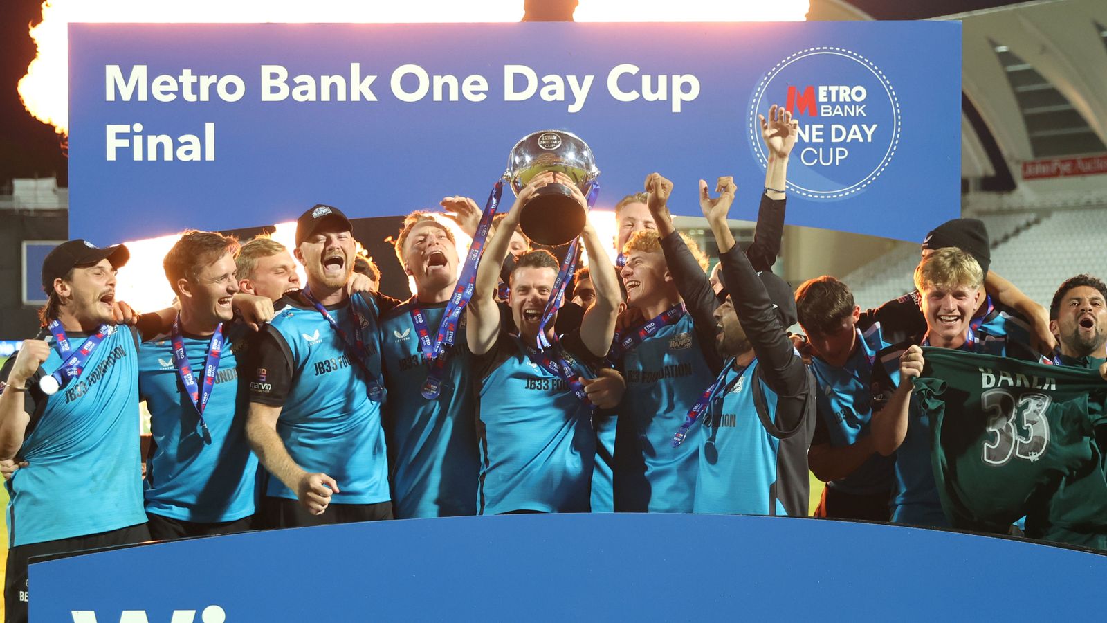 ربح Worcestershire يوم واحد في فيلم The Cup Thriller بينما يعاني هامبشاير من ويل نهائي مرة أخرى