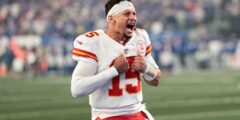 يقود Mahomes رؤساء الفوز الأول في اتحاد كرة القدم الأميركي للموسم على العمالقة