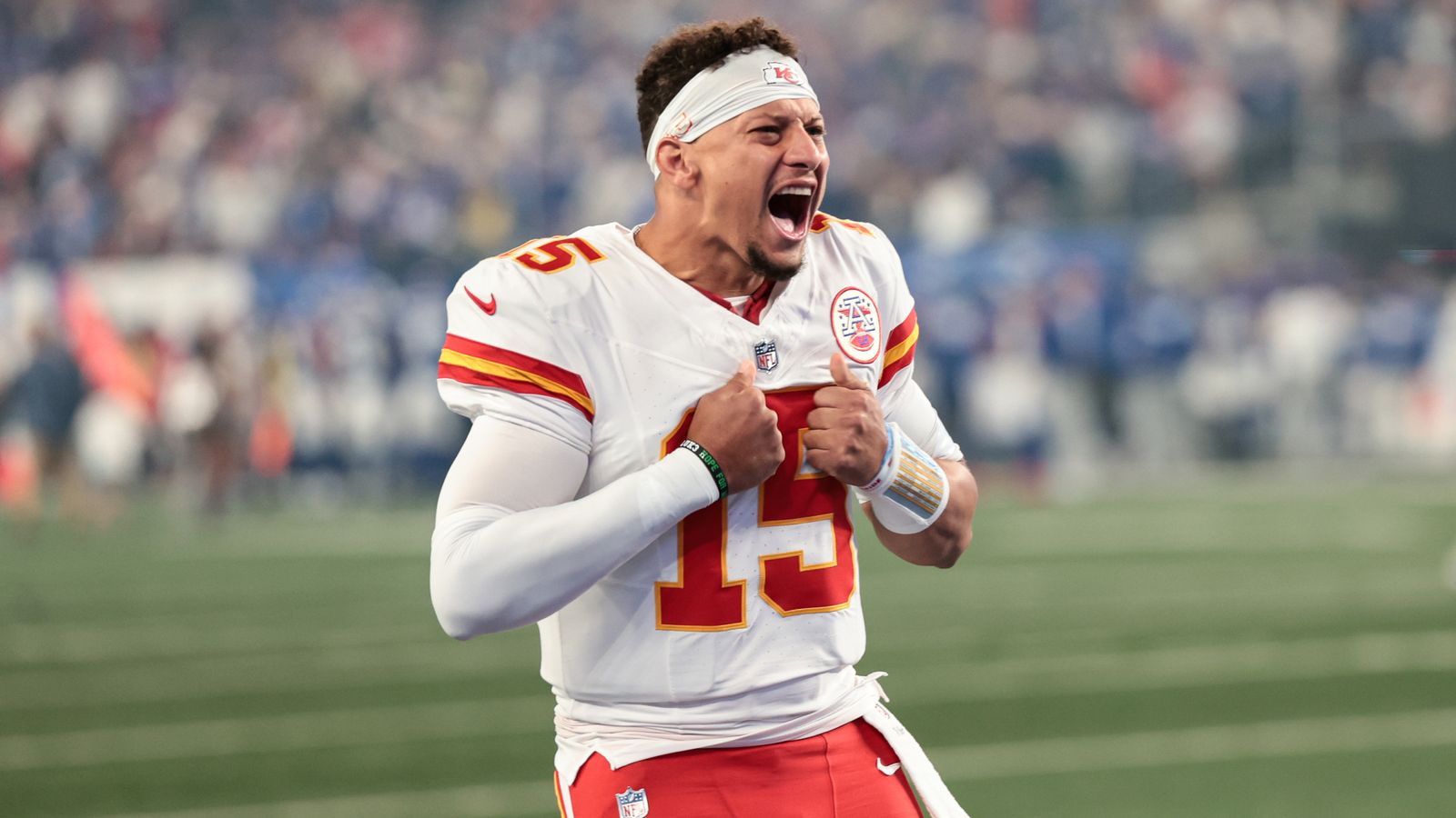 يقود Mahomes رؤساء الفوز الأول في اتحاد كرة القدم الأميركي للموسم على العمالقة