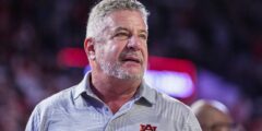 🏀 ينحدر بيرل بعد 11 موسمًا في أوبورن