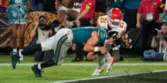 Lawrence Falls ، ينتقل من “الذعر” إلى الفوز Jags TD