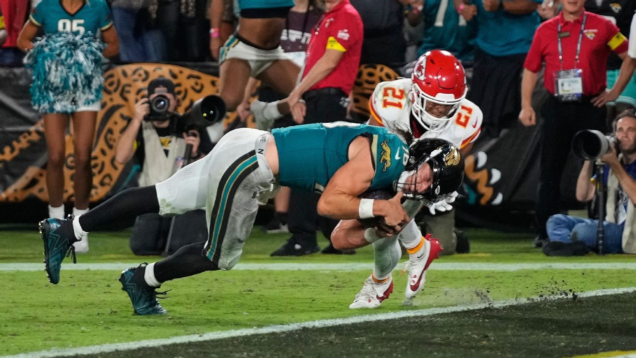 Lawrence Falls ، ينتقل من "الذعر" إلى الفوز Jags TD