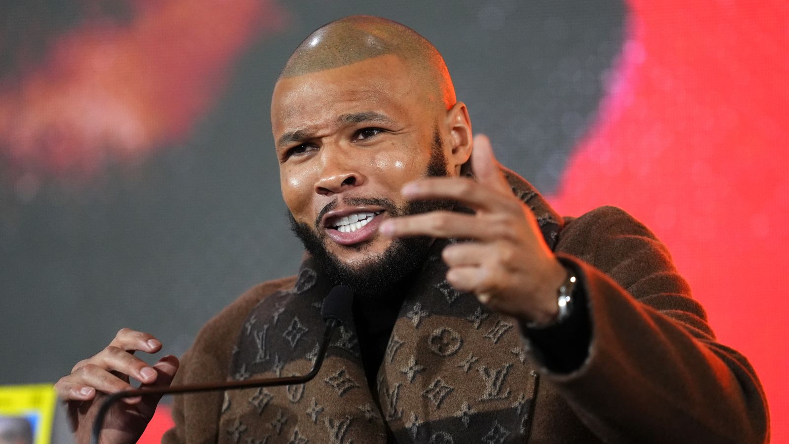 لماذا استبعد Eubank JR التقاعد: "ما زلت أحصل عليه!"