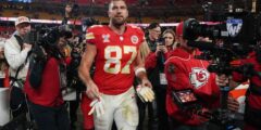Kelce عاطفي بعد نهاية الموسم في Arrowhead