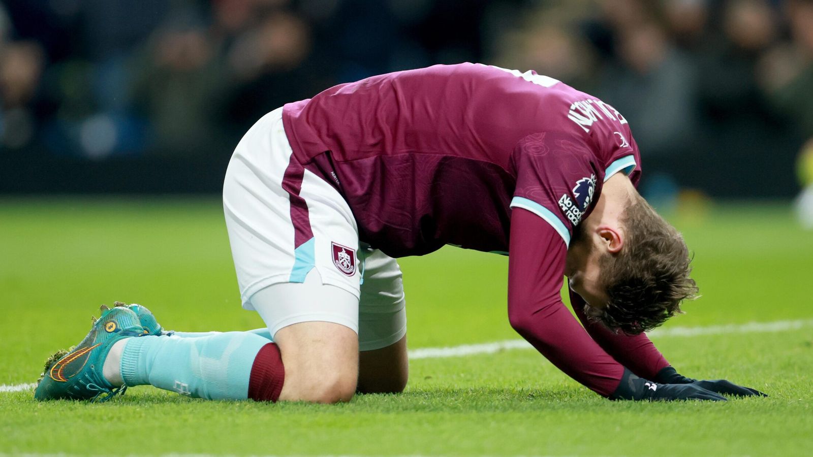 أهدر فريق بيرنلي العديد من الفرص في التعادل أمام إيفرتون