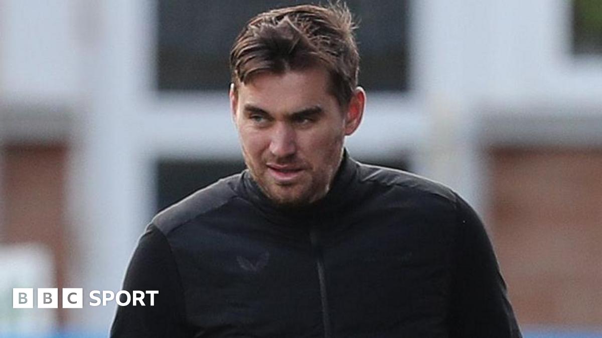 تتنحى جولي بعد يومين من رد فعل المعجبين العنيف في بيري