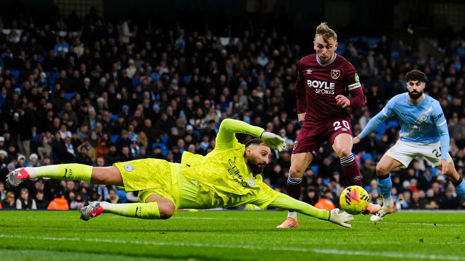 جوارديولا يطالب بالتحسين: لا يكفي للفوز باللقب