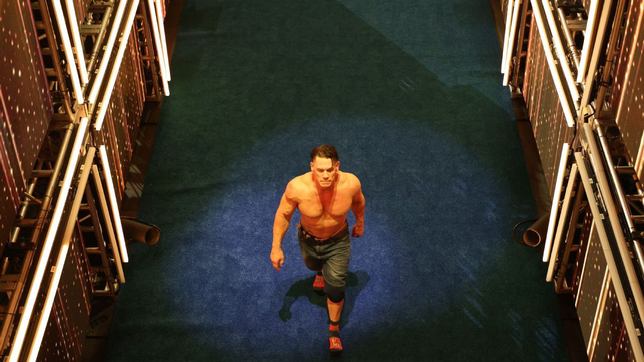 جون سينا ​​يأخذ قوسه الأخير في الحدث الرئيسي في WWE Saturday Night