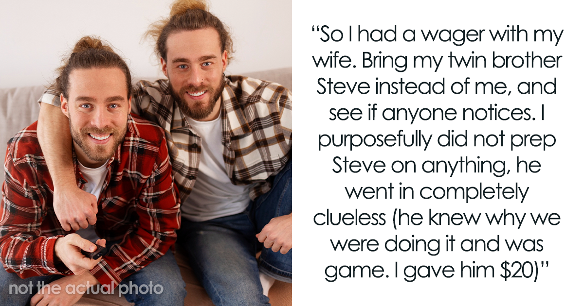 رجل يحصل على توأم ليحل محله في حفلة عيد الميلاد الخاصة بوالديه، لكنه يضحك دون أن يلاحظه أحد