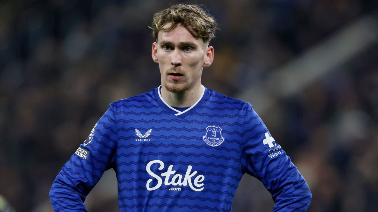 شائعات النقل والأخبار: مانشستر يونايتد يفكر في إعادة التعاقد مع لاعب خط الوسط السابق جارنر