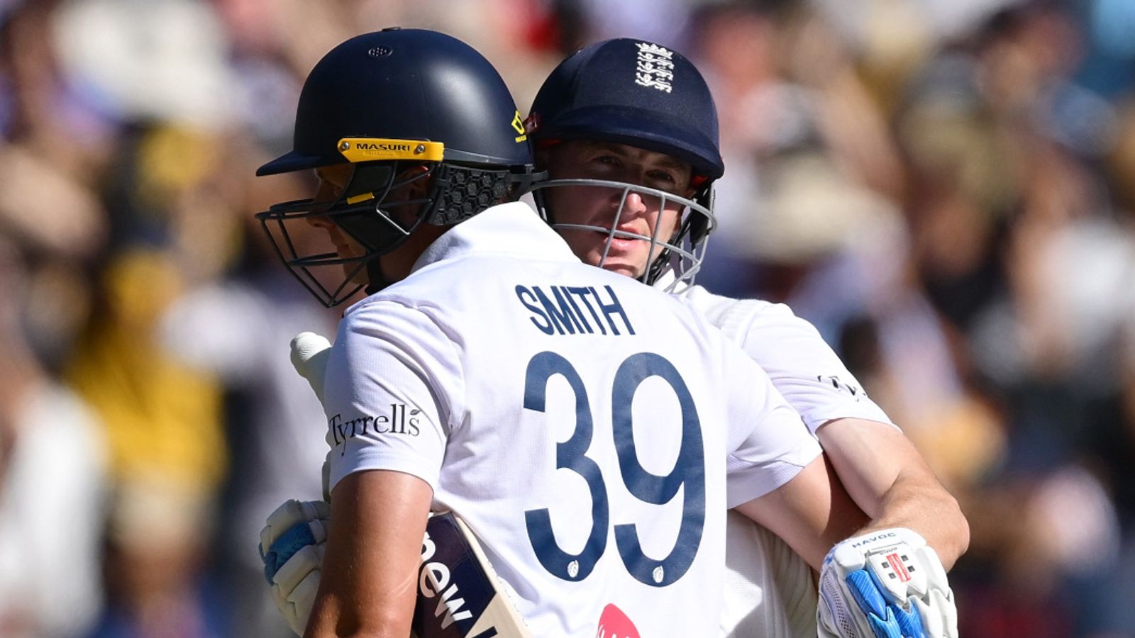 فازت إنجلترا بأول اختبار في أستراليا منذ 15 عامًا بعد يومين مثيرين في MCG